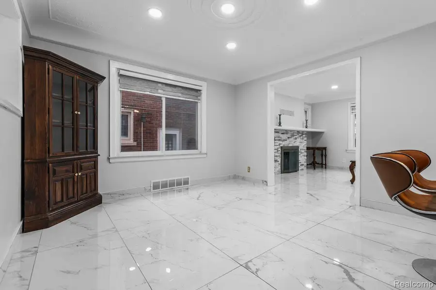 6838 Hartwell Street, Dearborn, MI 48126 - #2