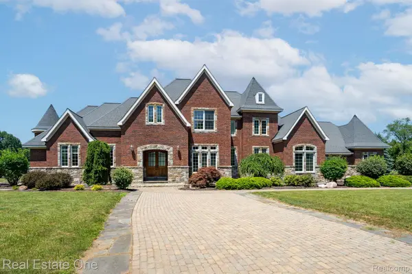 740 Greystone Drive, Chelsea, MI 48118