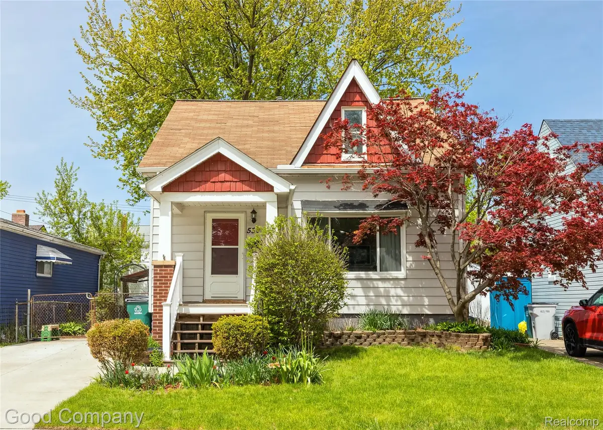 559 E Harry Avenue, Hazel Park, MI 48030 - #1