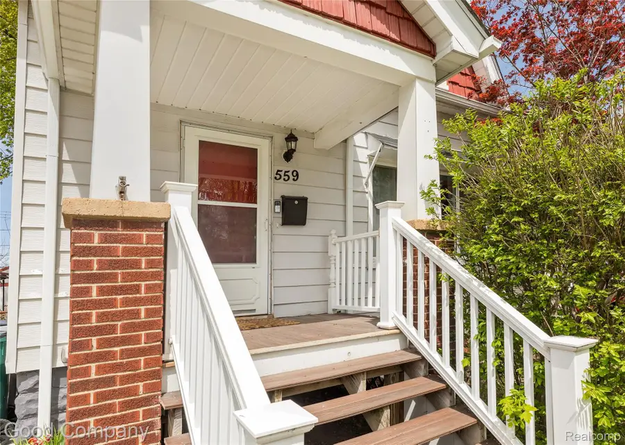 559 E Harry Avenue, Hazel Park, MI 48030 - #2