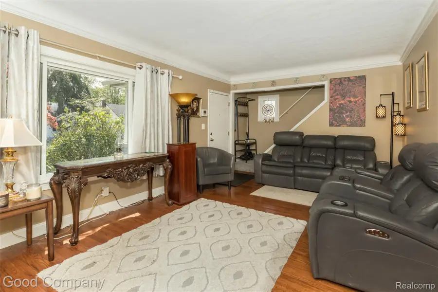 559 E Harry Avenue, Hazel Park, MI 48030 - #3