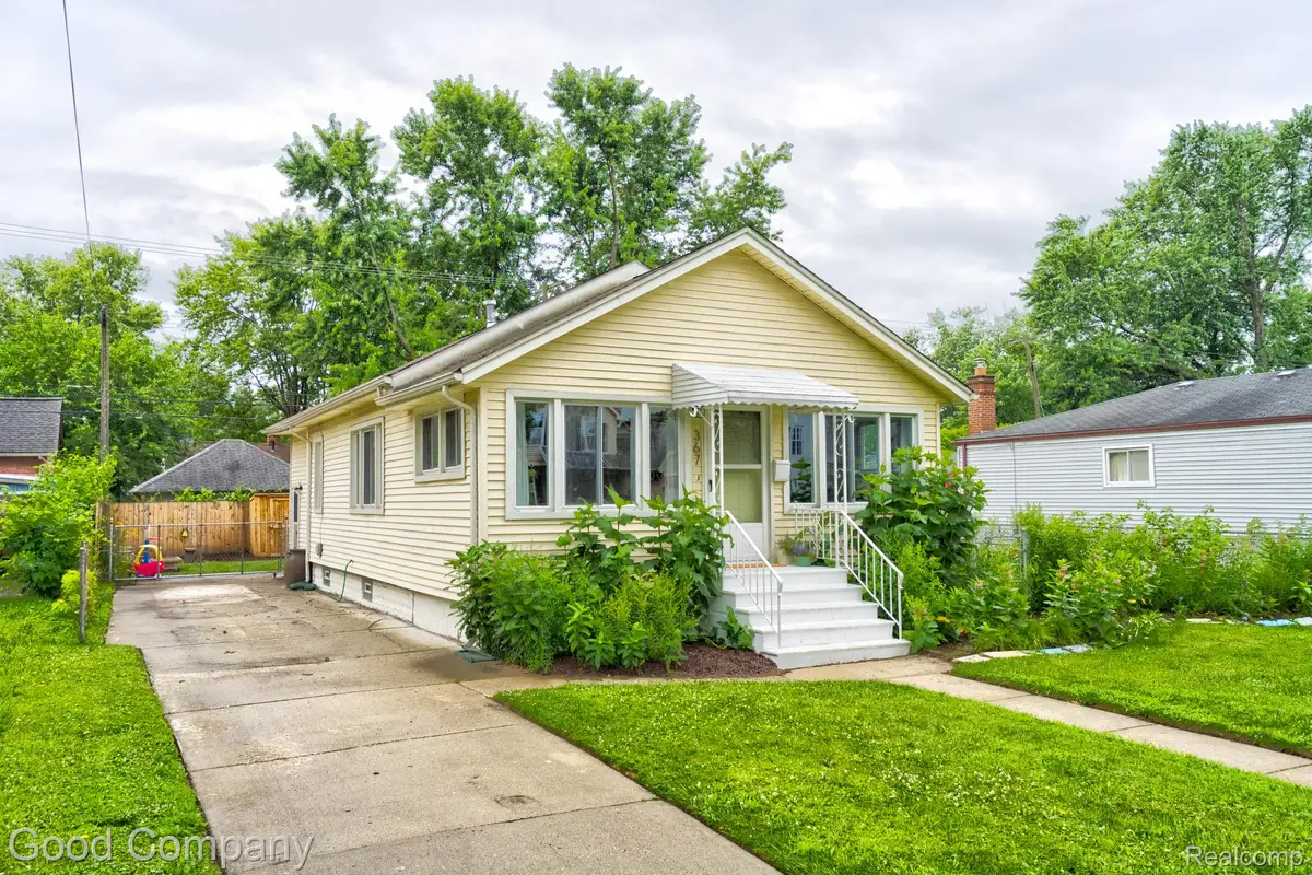 367 W Otis Avenue, Hazel Park, MI 48030 - #1