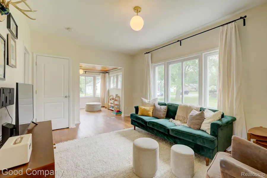 367 W Otis Avenue, Hazel Park, MI 48030 - #2