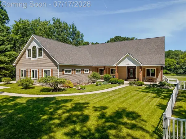 8250 Rattalee Lake Road, Clarkston, MI 48348