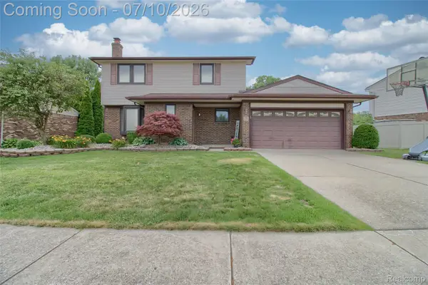 19596 Dawnshire Drive, Brownstown, MI 48193