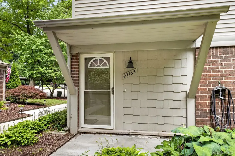 27165 Farmbrook Villa Drive, Southfield, MI 48034 - #2