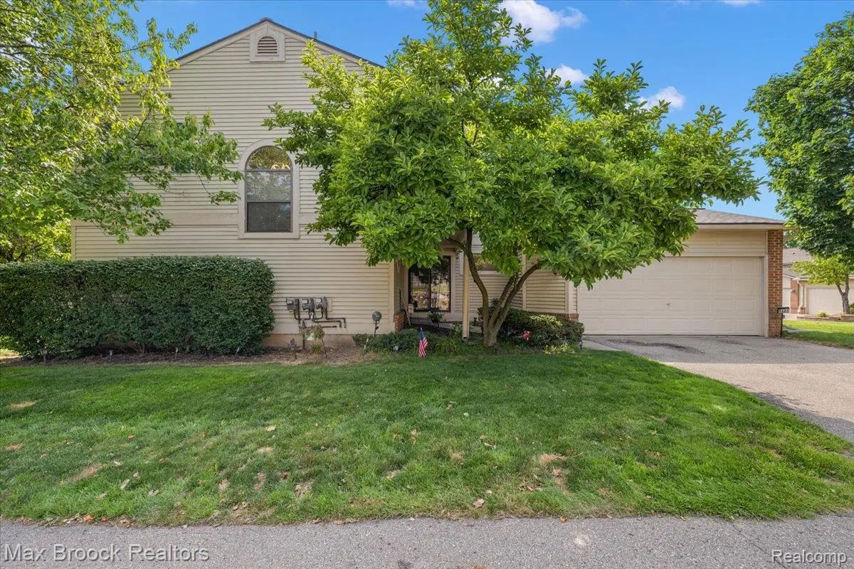 5601 Drake Hollow Drive W, West Bloomfield, MI 48322 - #1
