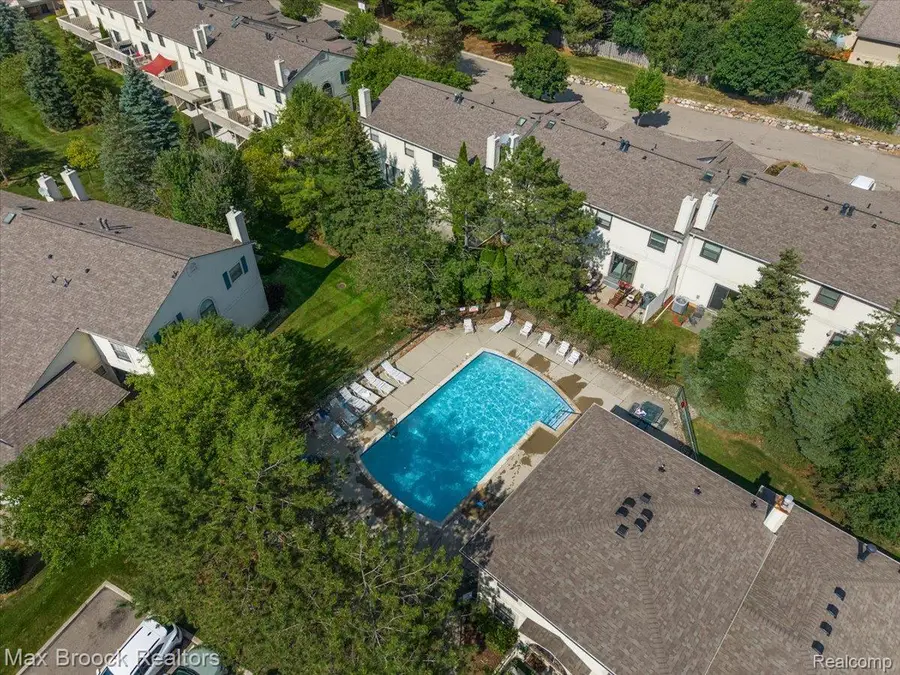 5601 Drake Hollow Drive W, West Bloomfield, MI 48322 - #3
