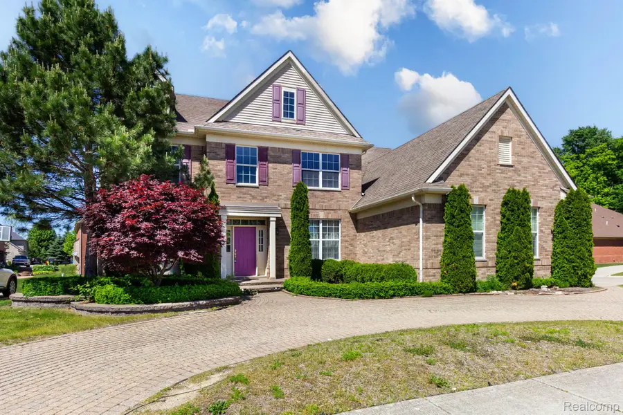 42575 Silverwood Drive, Sterling Heights, MI 48314 - #2