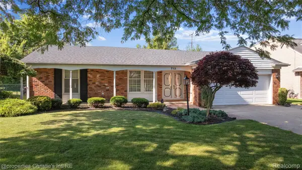 713 Moorland Drive, GrossePointeWoods, MI 48236