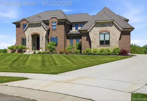 3142 Holburn Court, Oakland, MI 48363