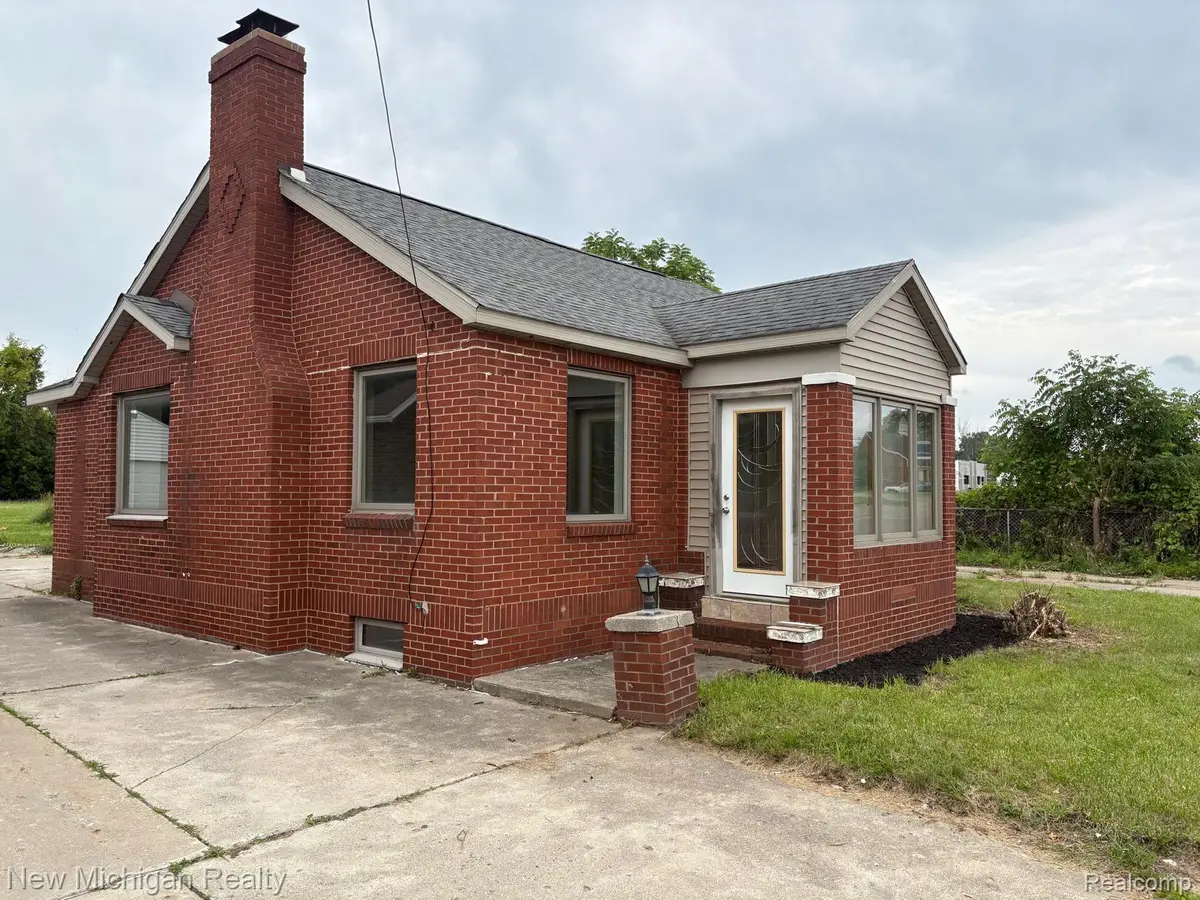 4469 S Saginaw Street, Burton, MI 48529 - #1