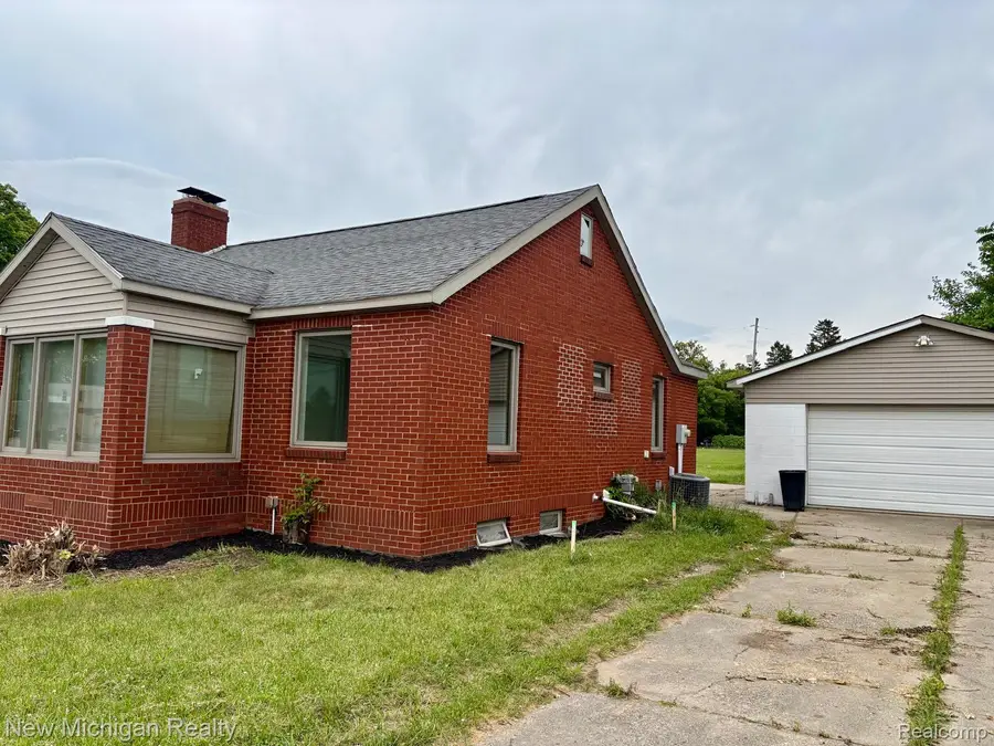 4469 S Saginaw Street, Burton, MI 48529 - #3