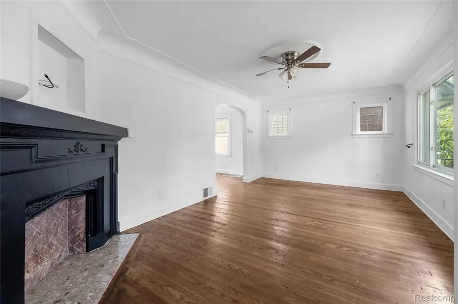 957 Winchester Avenue, Lincoln Park, MI 48146 - #2