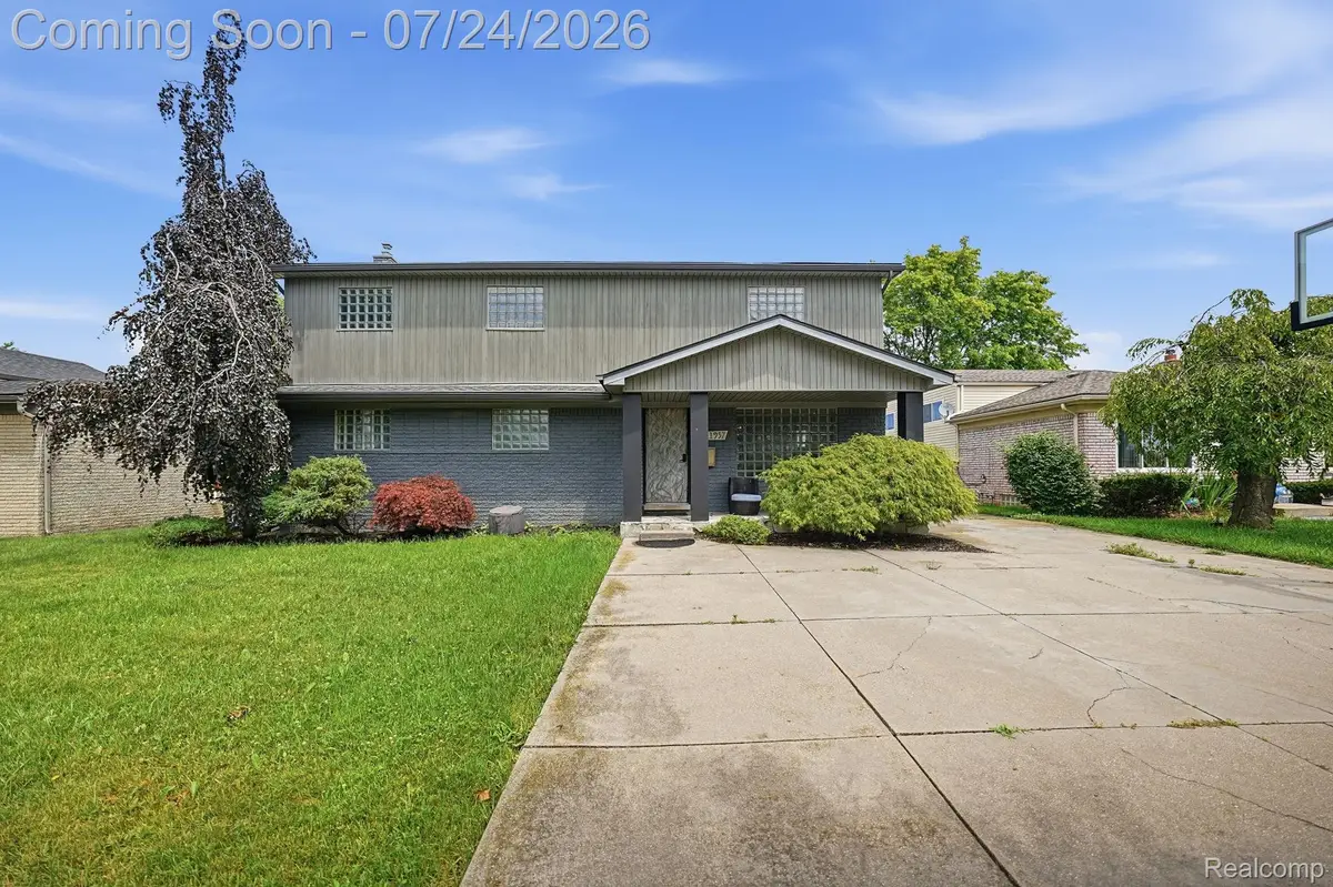 11957 Canterbury Drive, Sterling Heights, MI 48312 - #1