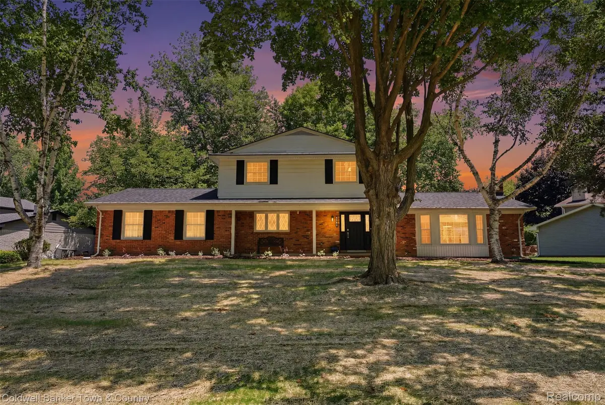 4301 Macqueen Drive, West Bloomfield, MI 48323 - #1