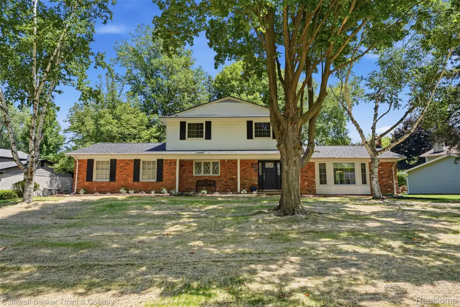 4301 Macqueen Drive, West Bloomfield, MI 48323 - #2