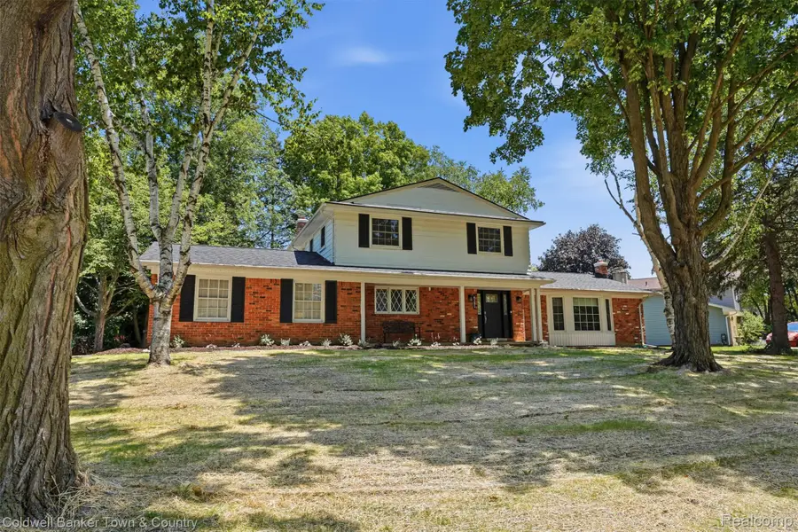 4301 Macqueen Drive, West Bloomfield, MI 48323 - #3