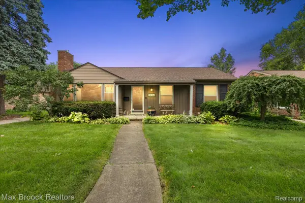 13154 Lasalle Boulevard, HuntingtonWoods, MI 48070