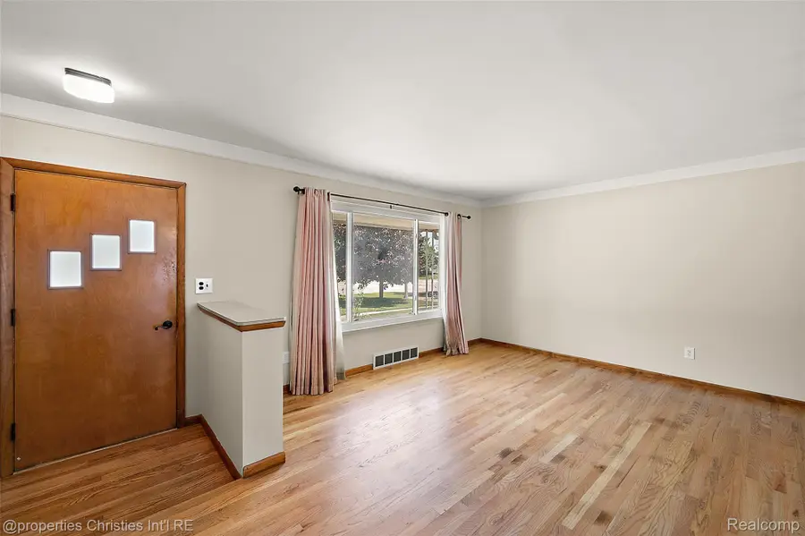 9961 Merriman Road, Livonia, MI 48150 - #2