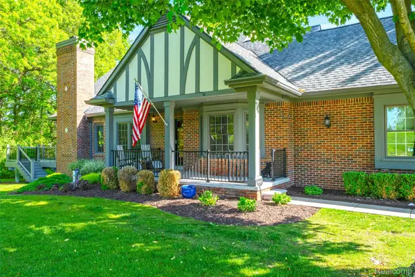 156 Sandhills Lane, LakeOrion, MI 48362