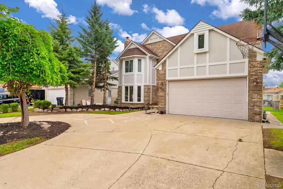 36832 Melbourne Drive, Sterling Heights, MI 48312 - #3