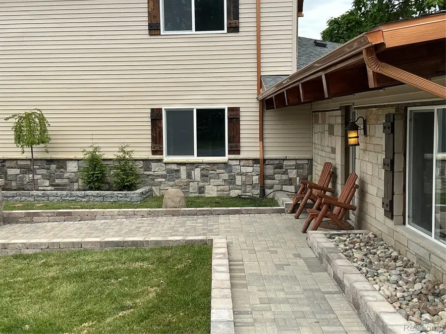 375 Lamothe Drive, Waterford, MI 48327 - #3