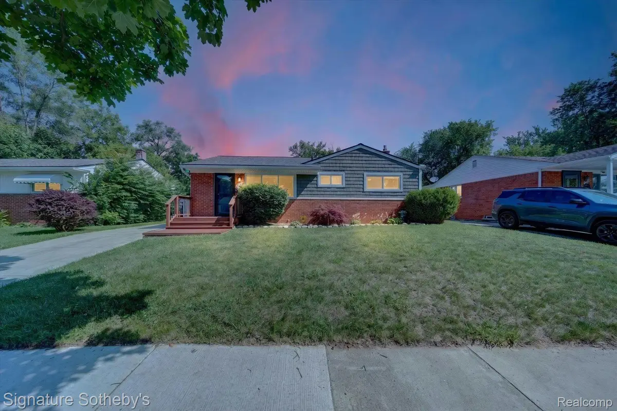 300 W Yale Avenue, Pontiac, MI 48340 - #1