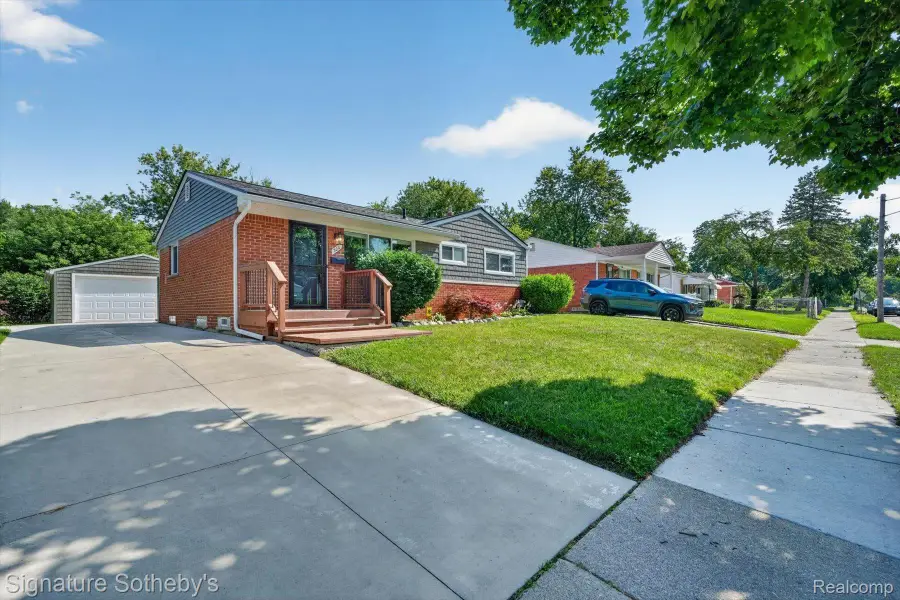 300 W Yale Avenue, Pontiac, MI 48340 - #2