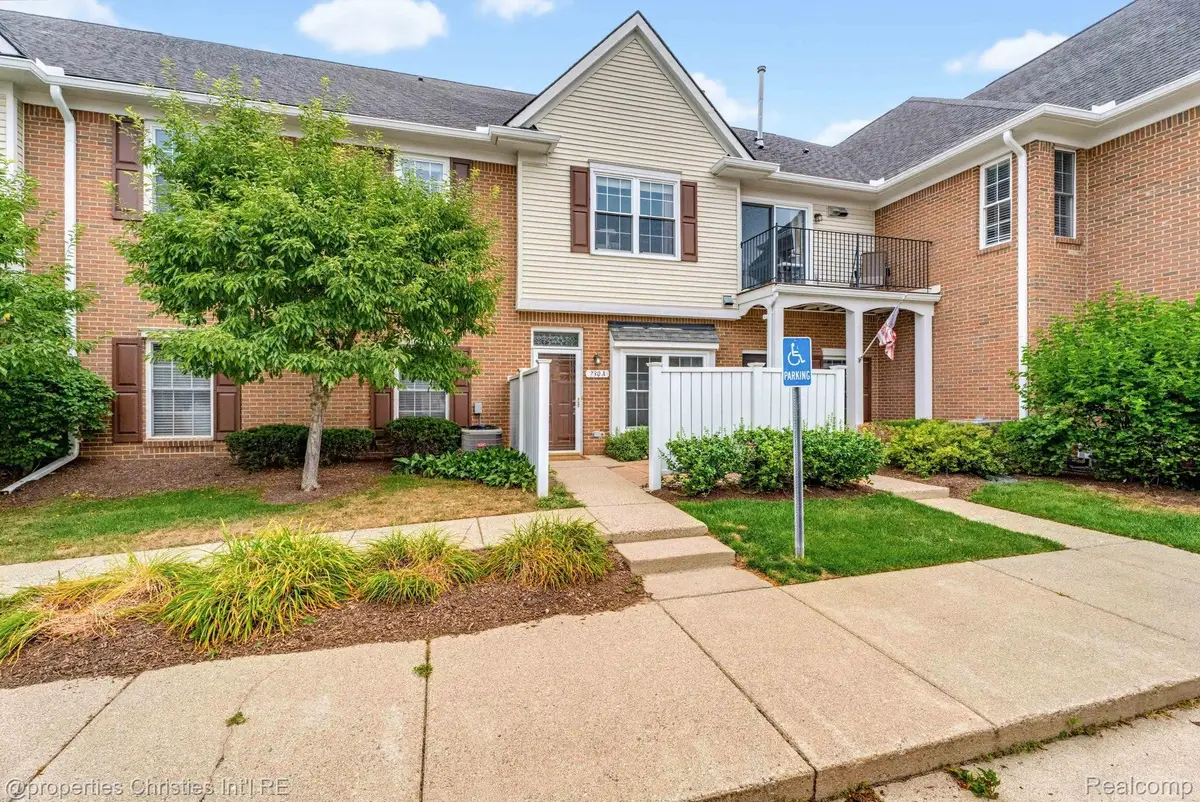 730 Amberly Drive, Waterford, MI 48328 - #1