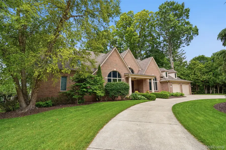 5110 Kitson Lane, West Bloomfield, MI 48324 - #2