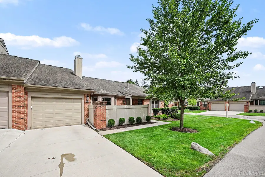 7140 Green Farm Road, West Bloomfield, MI 48322 - #2