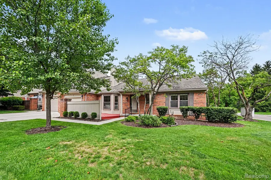7140 Green Farm Road, West Bloomfield, MI 48322 - #3