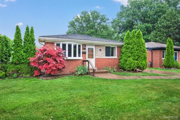21731 Raymond Street, StClairShores, MI 48082