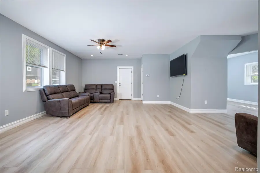 206 Joliet Avenue, Houghton Lake, MI 48629 - #2