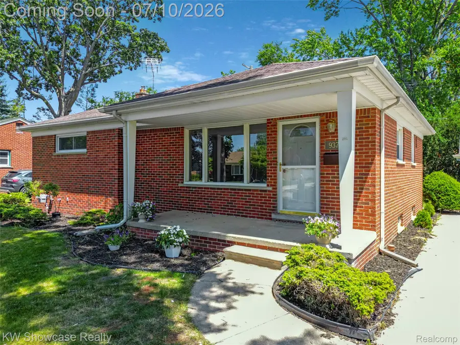 9370 Gillman Street, Livonia, MI 48150 - #3