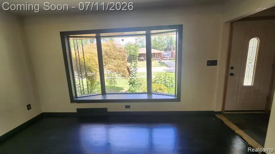 8315 Arnold Street, Dearborn Heights, MI 48127 - #3