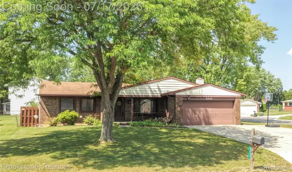 5245 Spinning Wheel Drive, GrandBlanc, MI 48439