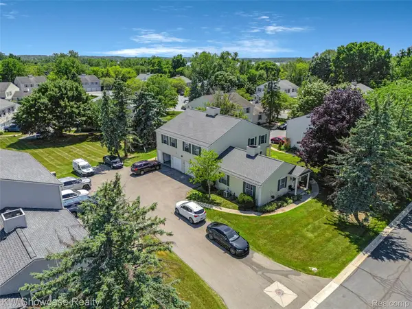 1424 Harbor Drive, WalledLake, MI 48390