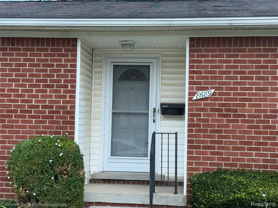 8689 Sterling Street, Center Line, MI 48015 - #3