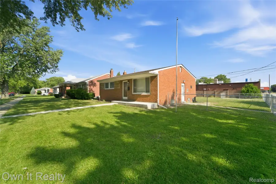 24985 Mabray Avenue, Eastpointe, MI 48021 - #2