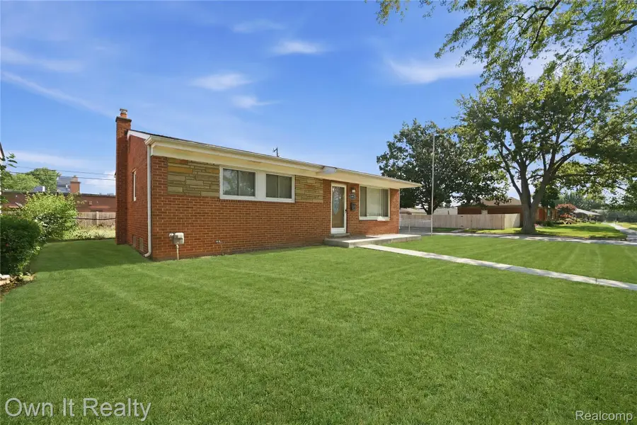 24985 Mabray Avenue, Eastpointe, MI 48021 - #3