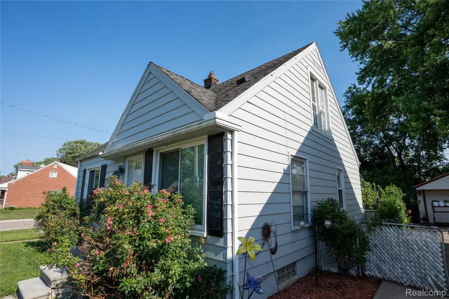 21501 Carlysle Street, Dearborn, MI 48124 - #2