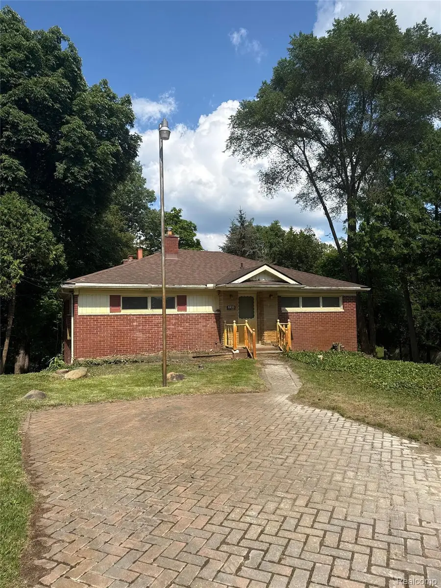 5910 Lakewood Boulevard, Clarkston, MI 48346 - #2