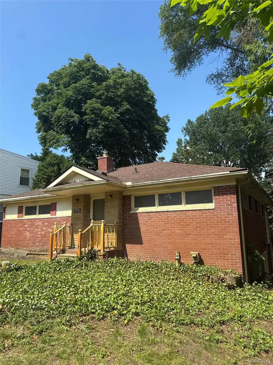 5910 Lakewood Boulevard, Clarkston, MI 48346 - #3