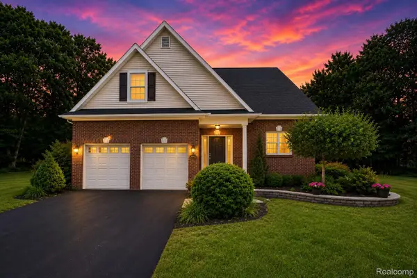 10182 Edgewood Drive, GrandBlanc, MI 48439