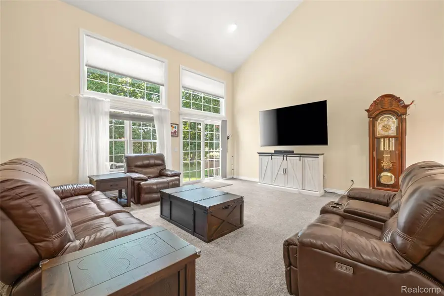 10182 Edgewood Drive, Grand Blanc, MI 48439 - #3