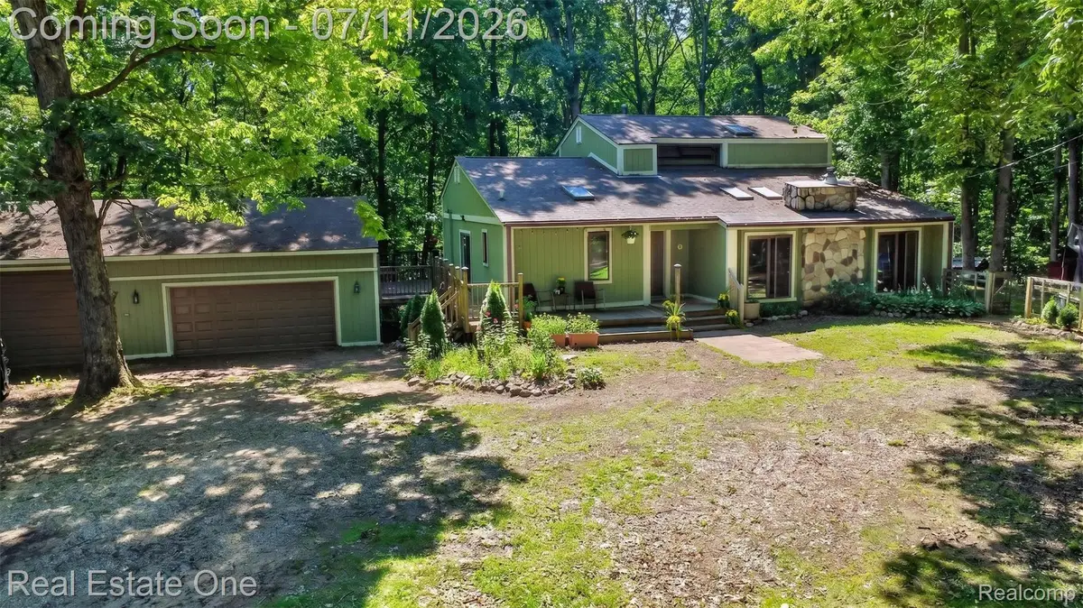 310 S Van Road, Holly, MI 48442 - #1