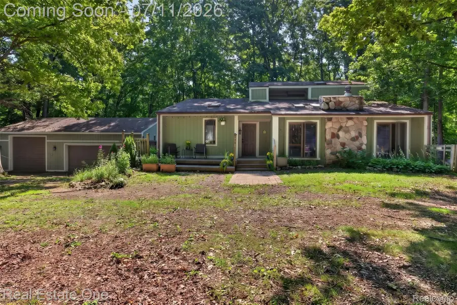 310 S Van Road, Holly, MI 48442 - #2