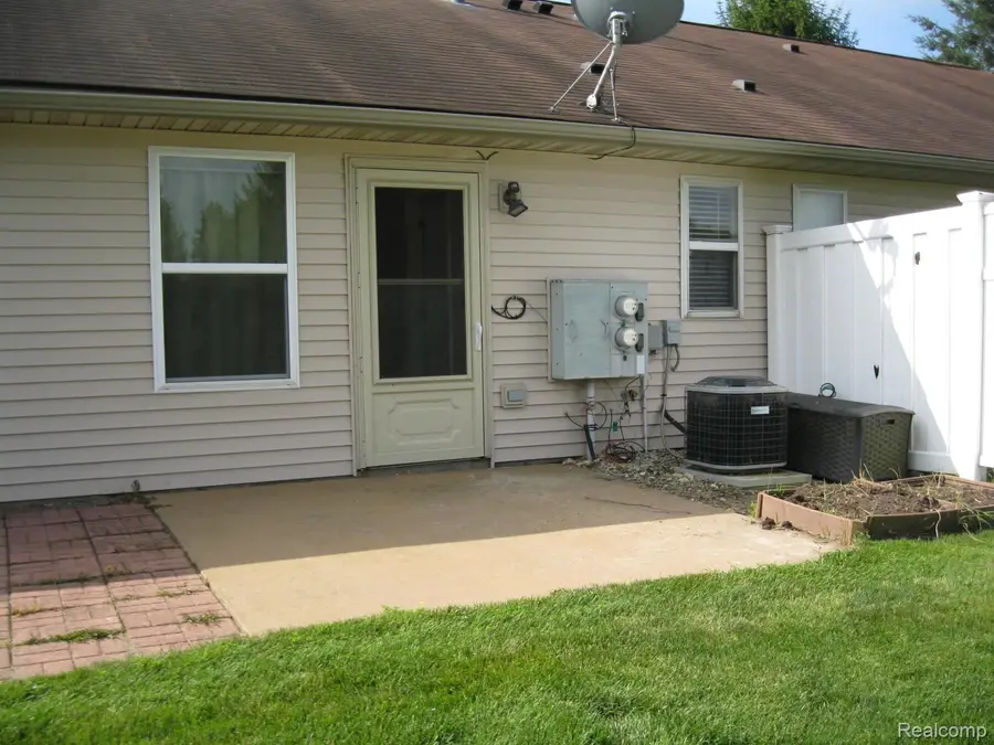 138 Countryside Lane, Highland, MI 48357 - #2